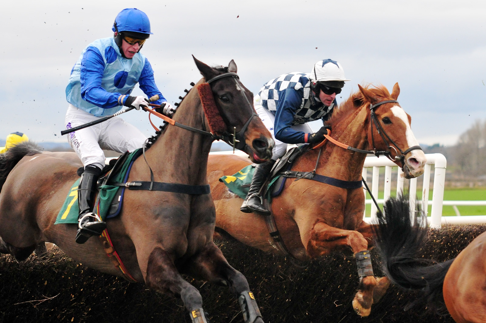 MansionBet Continues British Racing Sponsorship