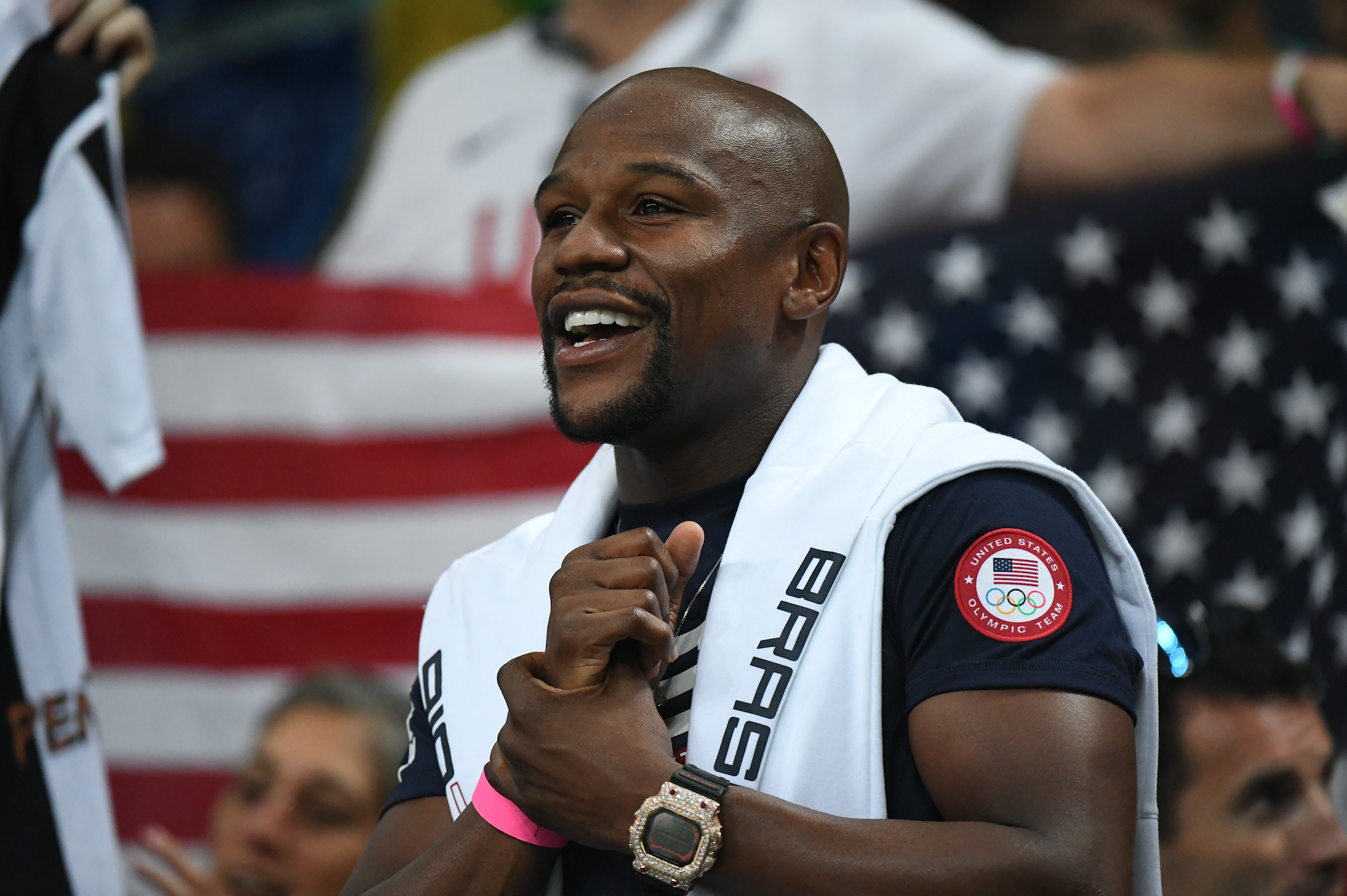 OddsChecker Enter NFL Deal with Boxing Superstar Floyd Mayweather Jr.
