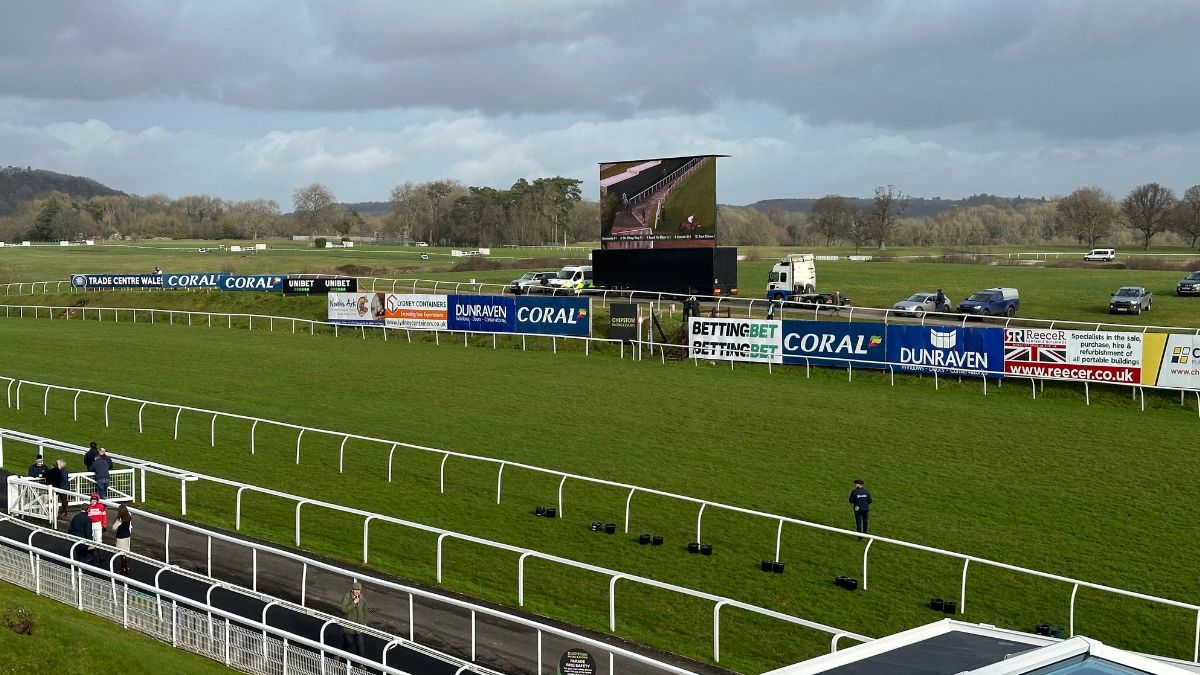 Betting.bet Honours Unlucky Punter with £2,000 Payout After Controversial Race Result Reversal
